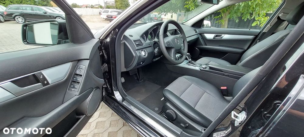 Mercedes-Benz Klasa C - 32