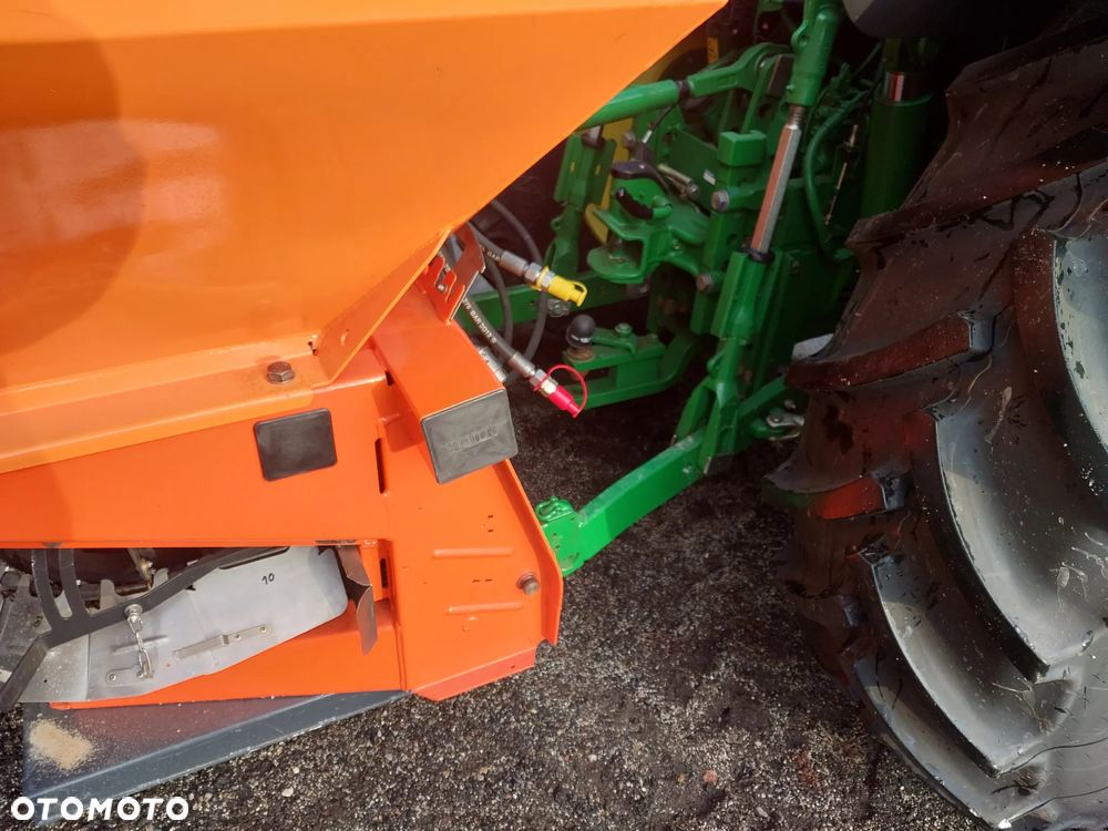 John Deere 6090M - 13
