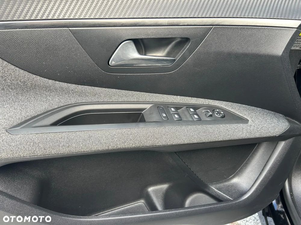 Peugeot 3008 1.2 PureTech GPF Active S&S EAT8 - 24