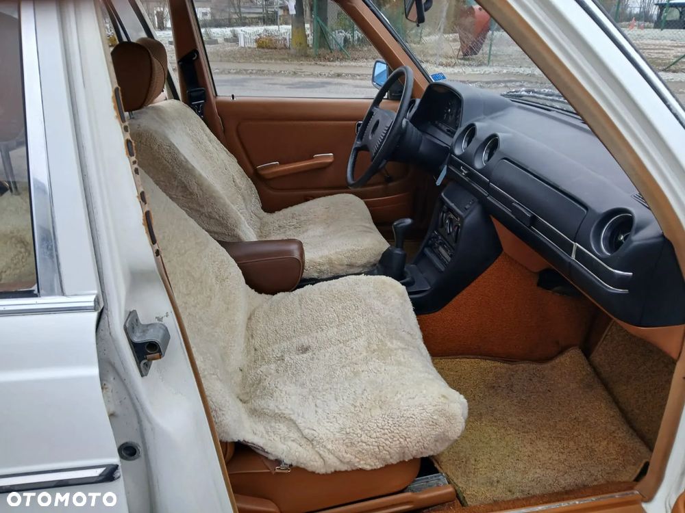 Mercedes-Benz W123 - 12