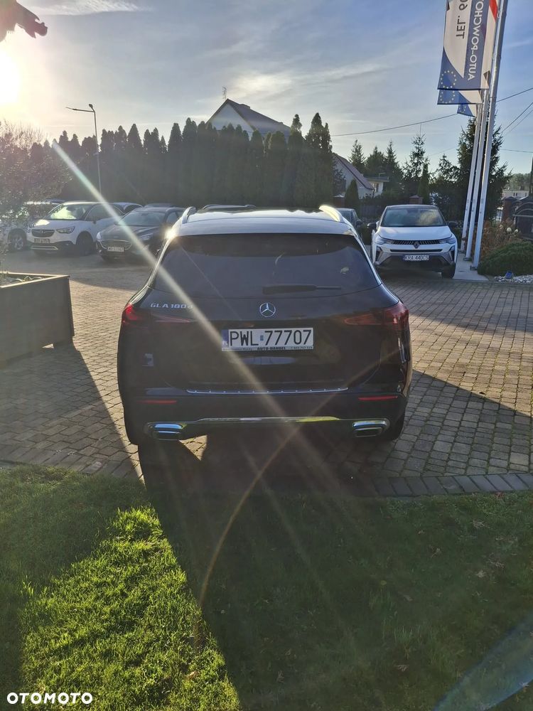 Mercedes-Benz GLA 180 d Progressive 8G-DCT - 9