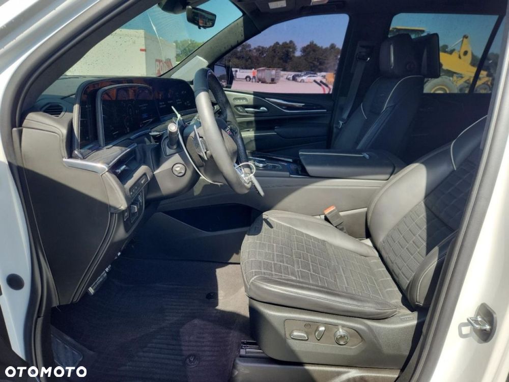 Cadillac Escalade - 8