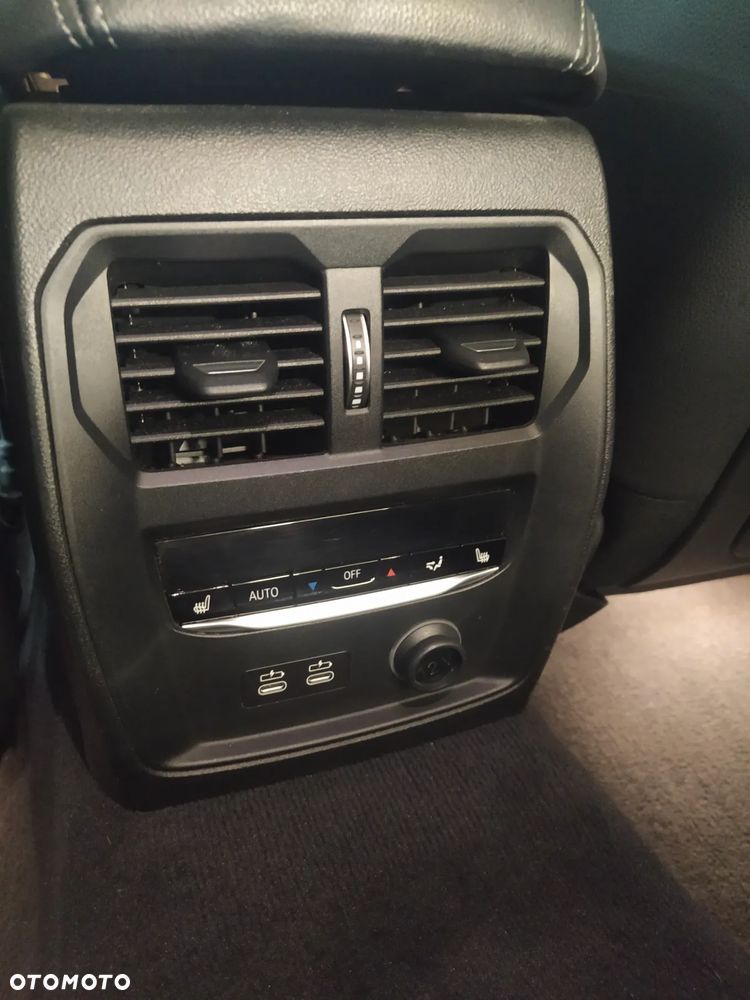 BMW Seria 3 330i Sport Line - 38