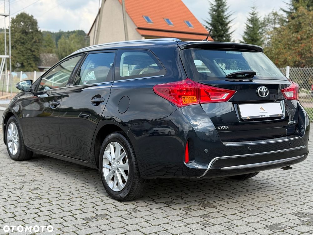 Toyota Auris 2.0 D-4D Premium - 6