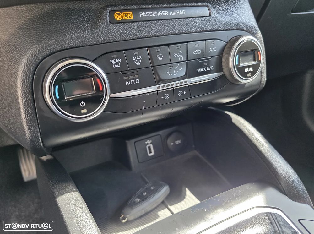 Ford Focus 1.0 EcoBoost Business - 19