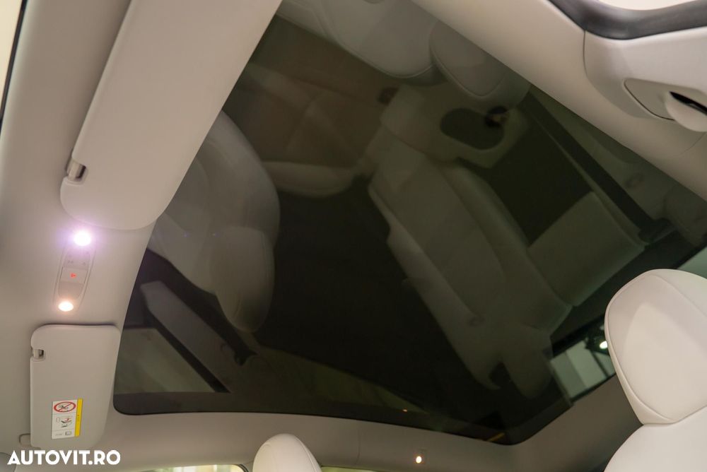 Tesla Model Y - 23