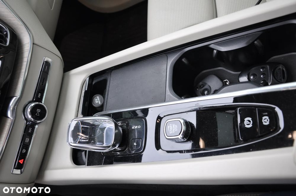 Volvo XC 60 T8 AWD Recharge Polestar Engineered - 13