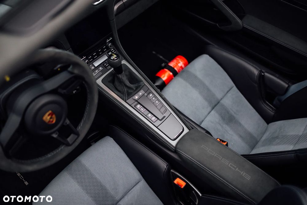 Porsche 718 Spyder - 26