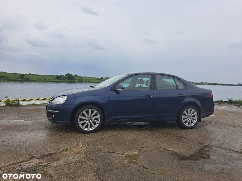 Volkswagen Jetta 1.6 Comfortline - 3