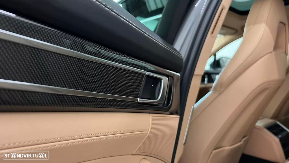 Porsche Panamera Sport Turismo 4 E-Hybrid Platinum Edition - 36