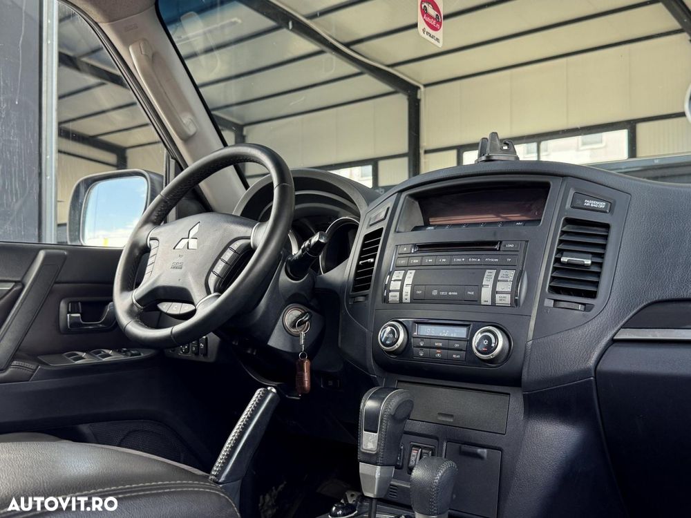 Mitsubishi Pajero - 10