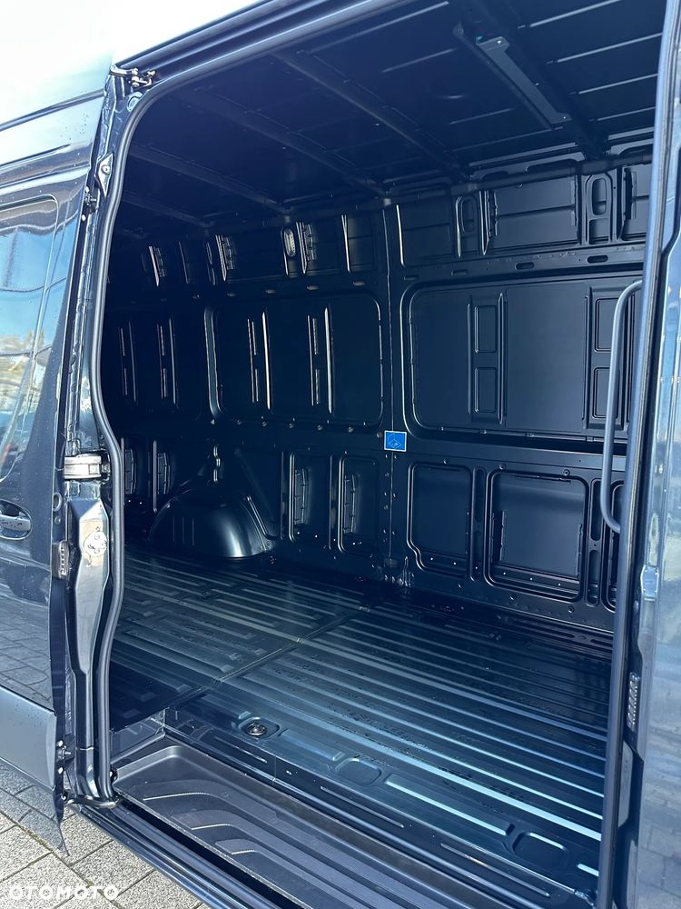 Mercedes-Benz Sprinter - 30