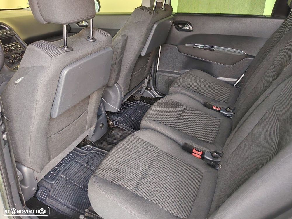 Peugeot 5008 - 9