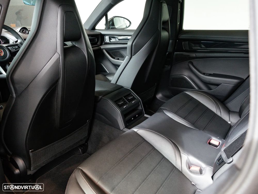 Porsche Panamera 4 E-Hybrid - 26