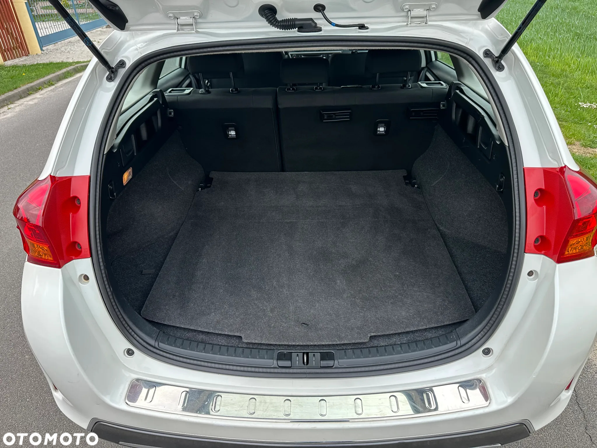 Toyota Auris 1.8 VVT-i Hybrid Automatik Touring Sports Executive - 27