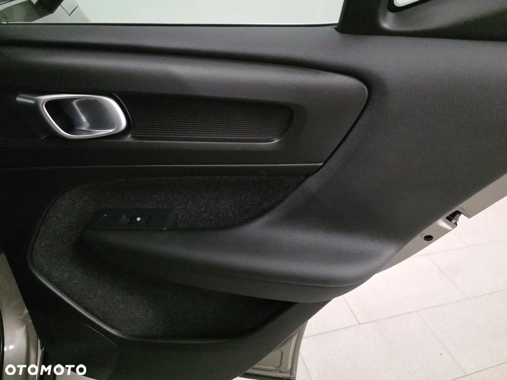 Volvo XC 40 D4 AWD Geartronic Inscription - 24