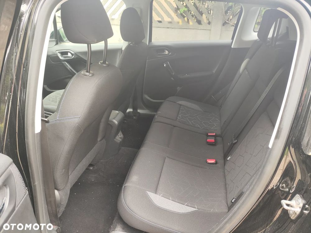 Peugeot 2008 BlueHDi 100 STOP & START Signature - 3