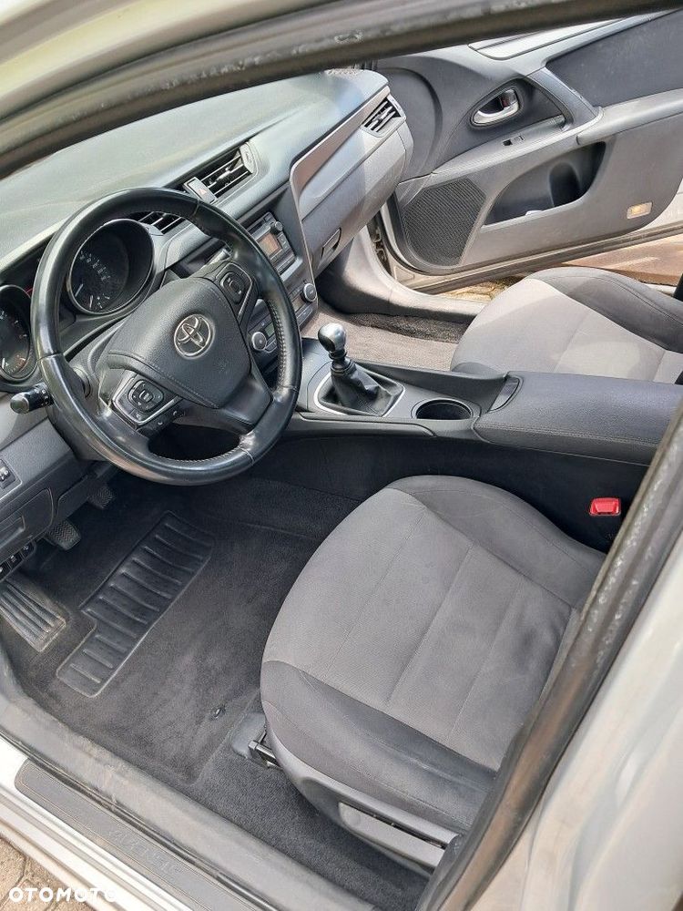 Toyota Avensis - 9