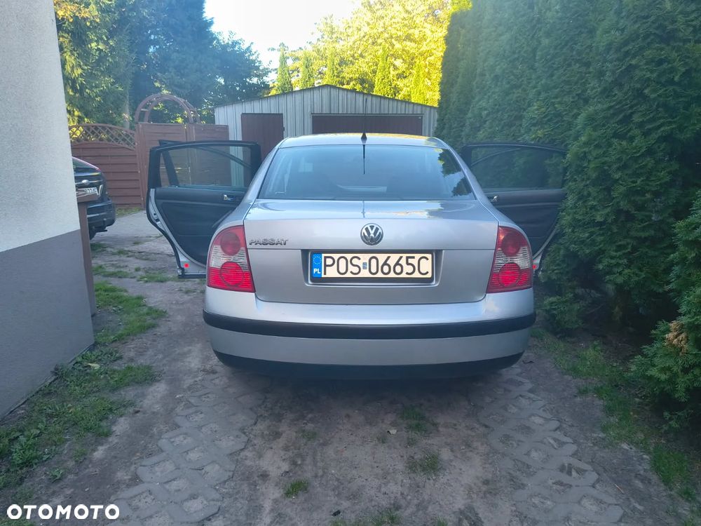 Volkswagen Passat 1.6 Basis - 24