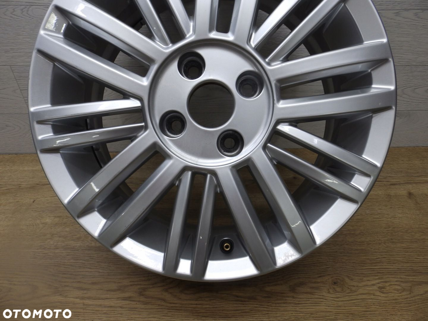 Felga VW Up 1S0 5.5Jx15H2 Et41 4x100 - 4
