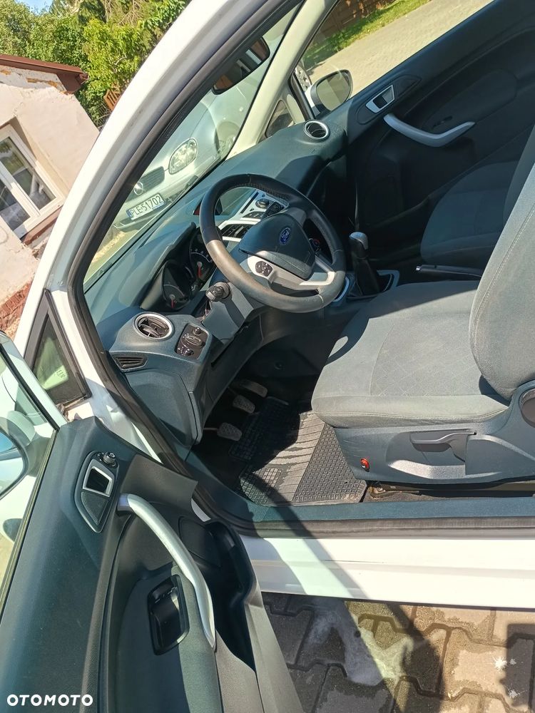 Ford Fiesta - 12