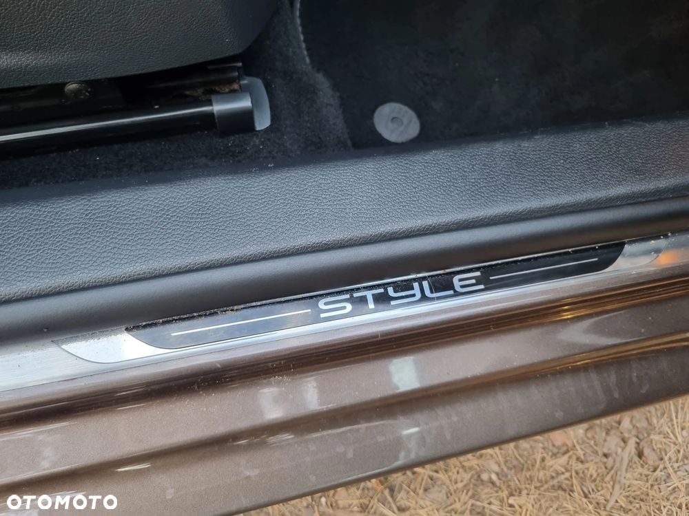 Volkswagen Golf 1.6 TDI DPF BlueMotion Technology Style - 22