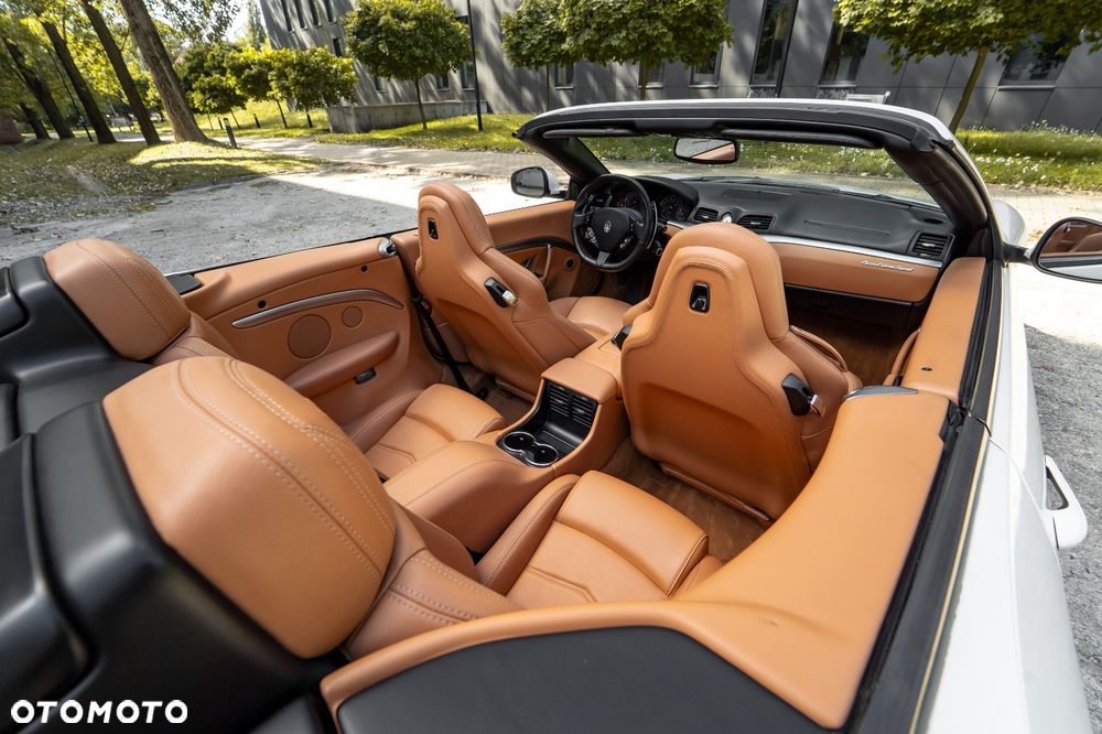 Maserati GranCabrio Sport - 25