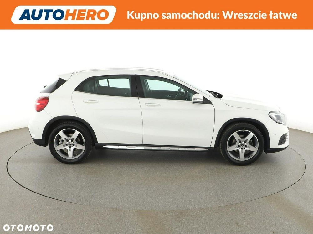 Mercedes-Benz GLA 180 AMG Line - 9