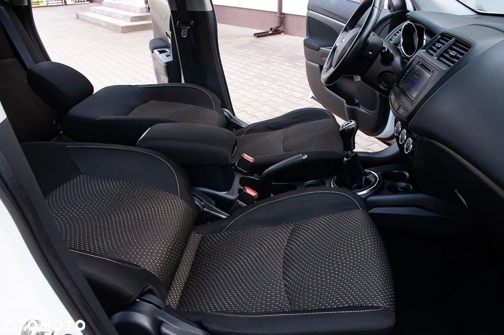 Mitsubishi ASX - 25
