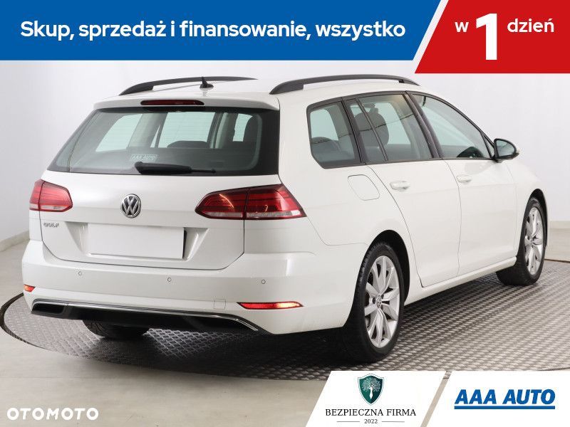 Volkswagen Golf - 6
