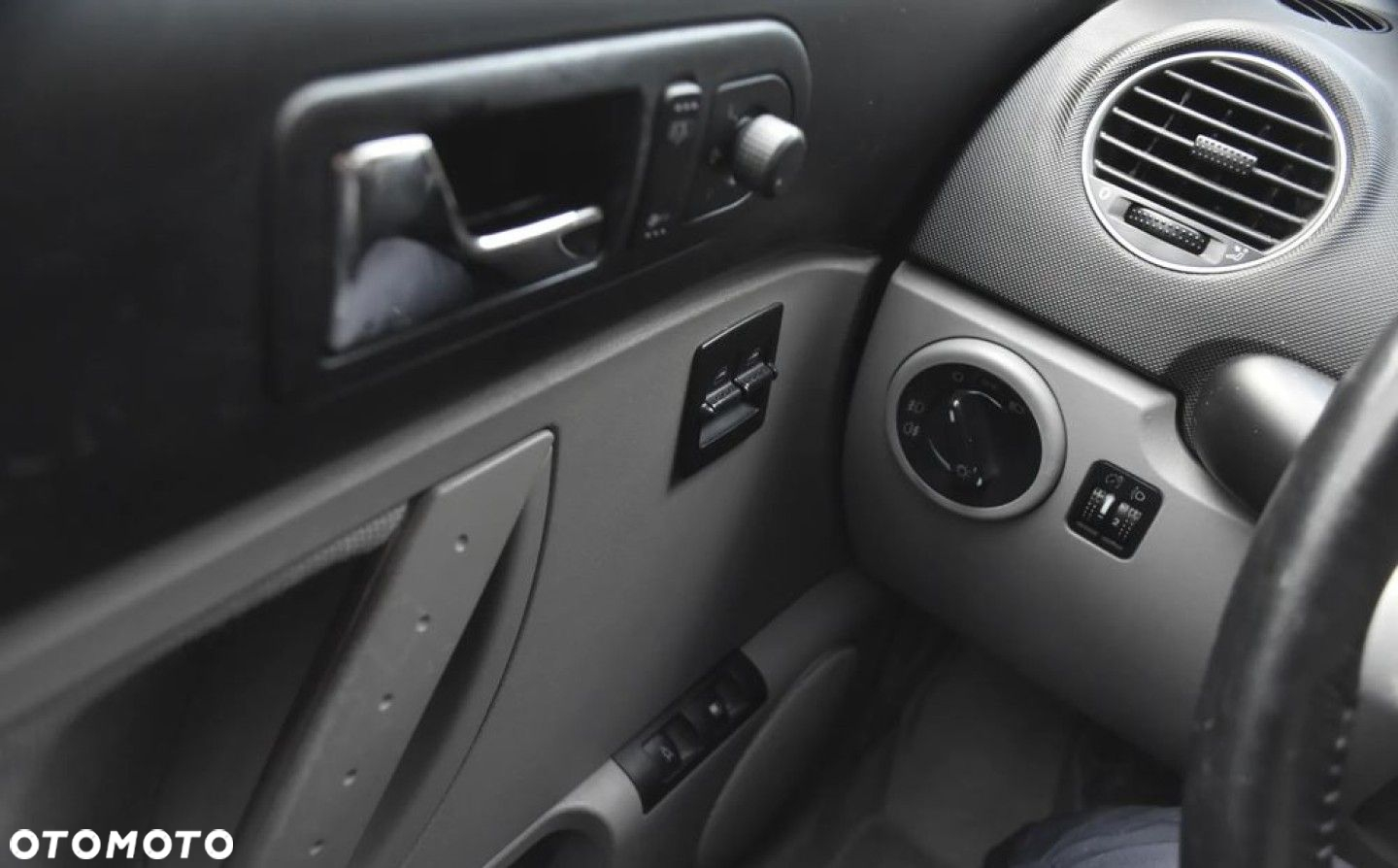 Volkswagen New Beetle - 13