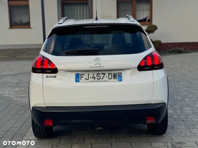 Peugeot 2008 1.5 BlueHDi Signature - 6