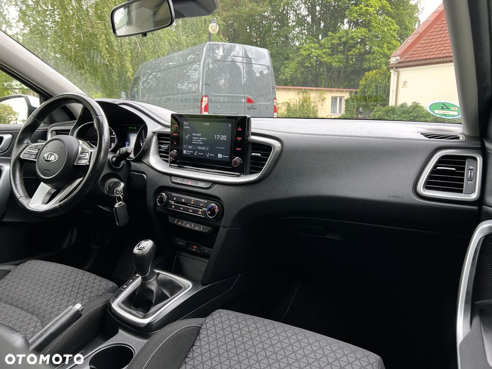 Kia XCeed 1.6 CRDi Eco-Dynamics+ (48V Mild-Hybrid) VISION - 28