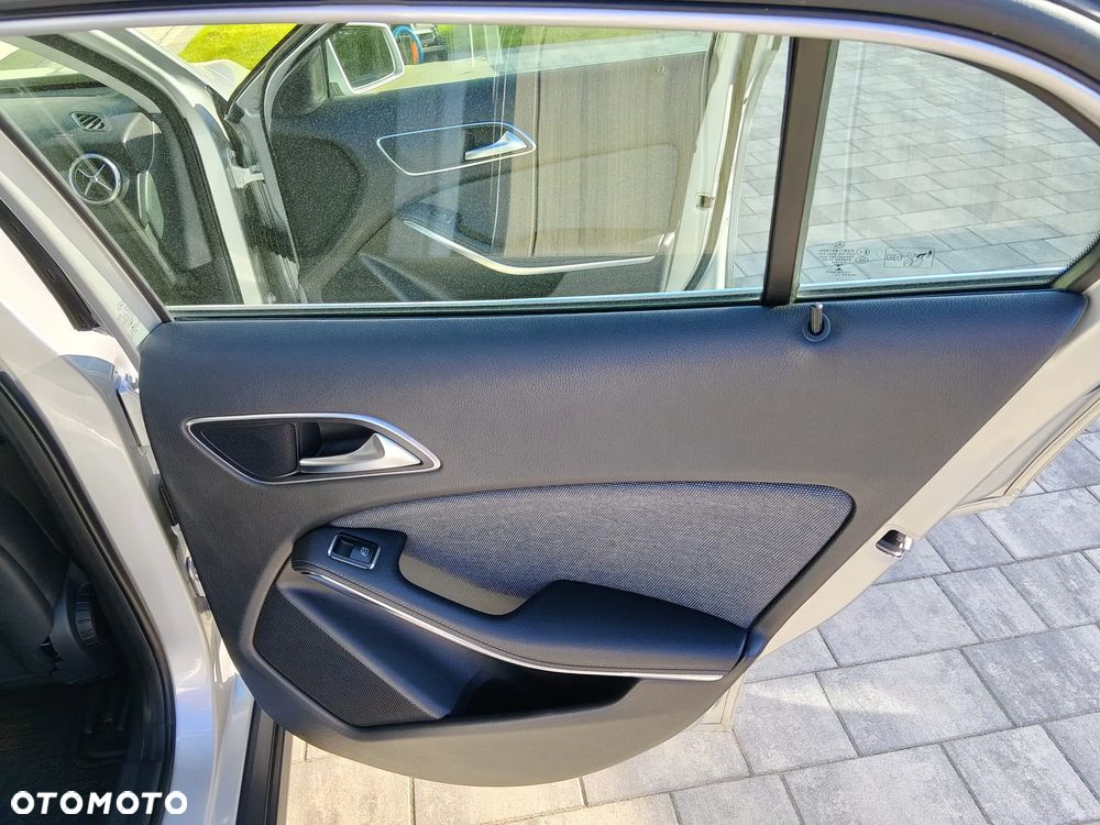 Mercedes-Benz GLA 200 7G-DCT - 18