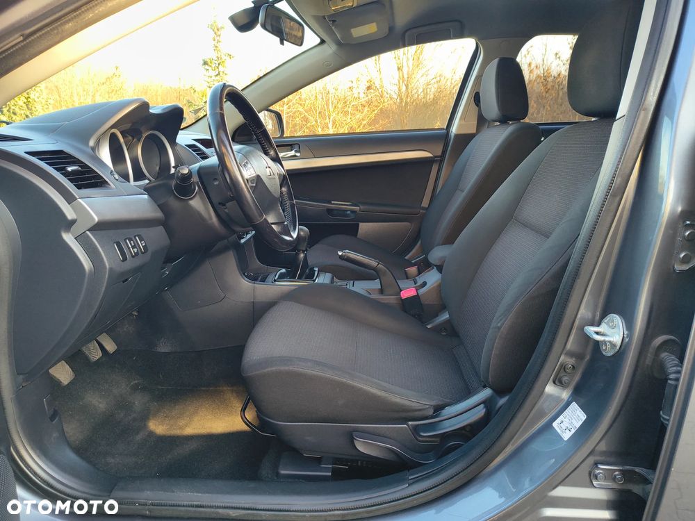 Mitsubishi Lancer - 23