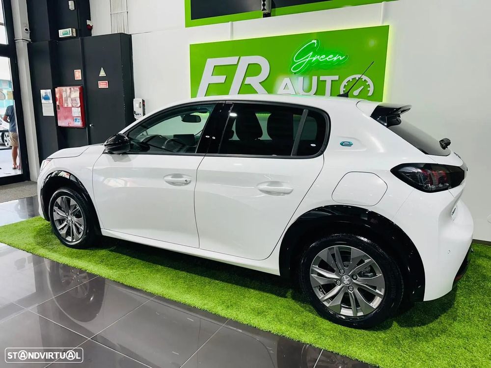 Peugeot e-208 - 12