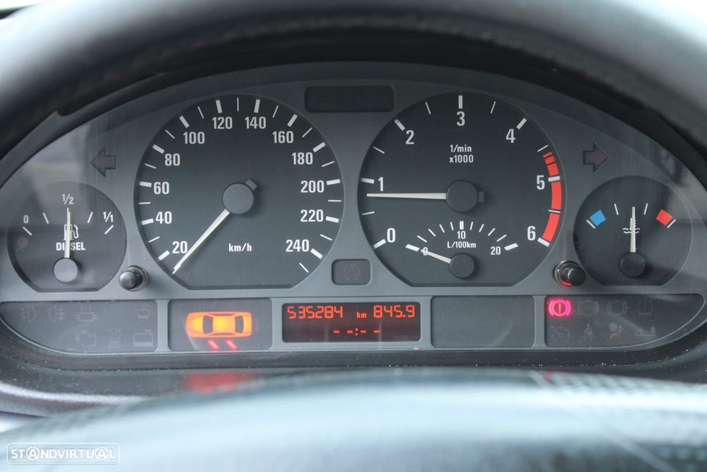 BMW 320 d — fotografia 11