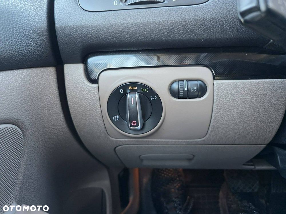 Volkswagen Golf 2.0 TDI DPF DSG Tour Edition - 12