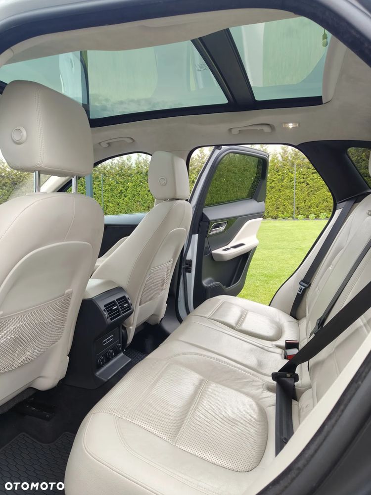 Jaguar F-Pace 25t AWD Portfolio - 11