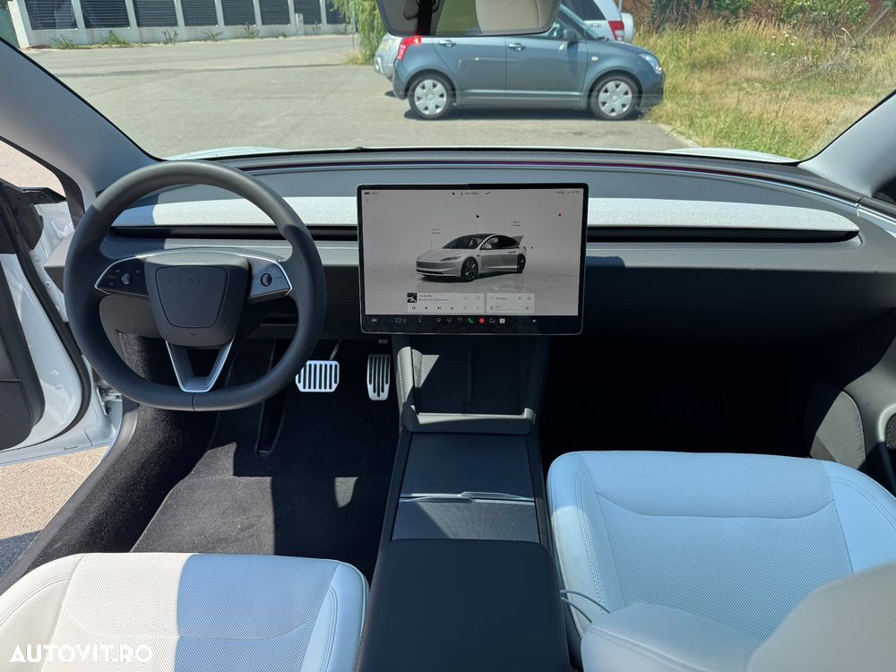Tesla Model 3 - 8