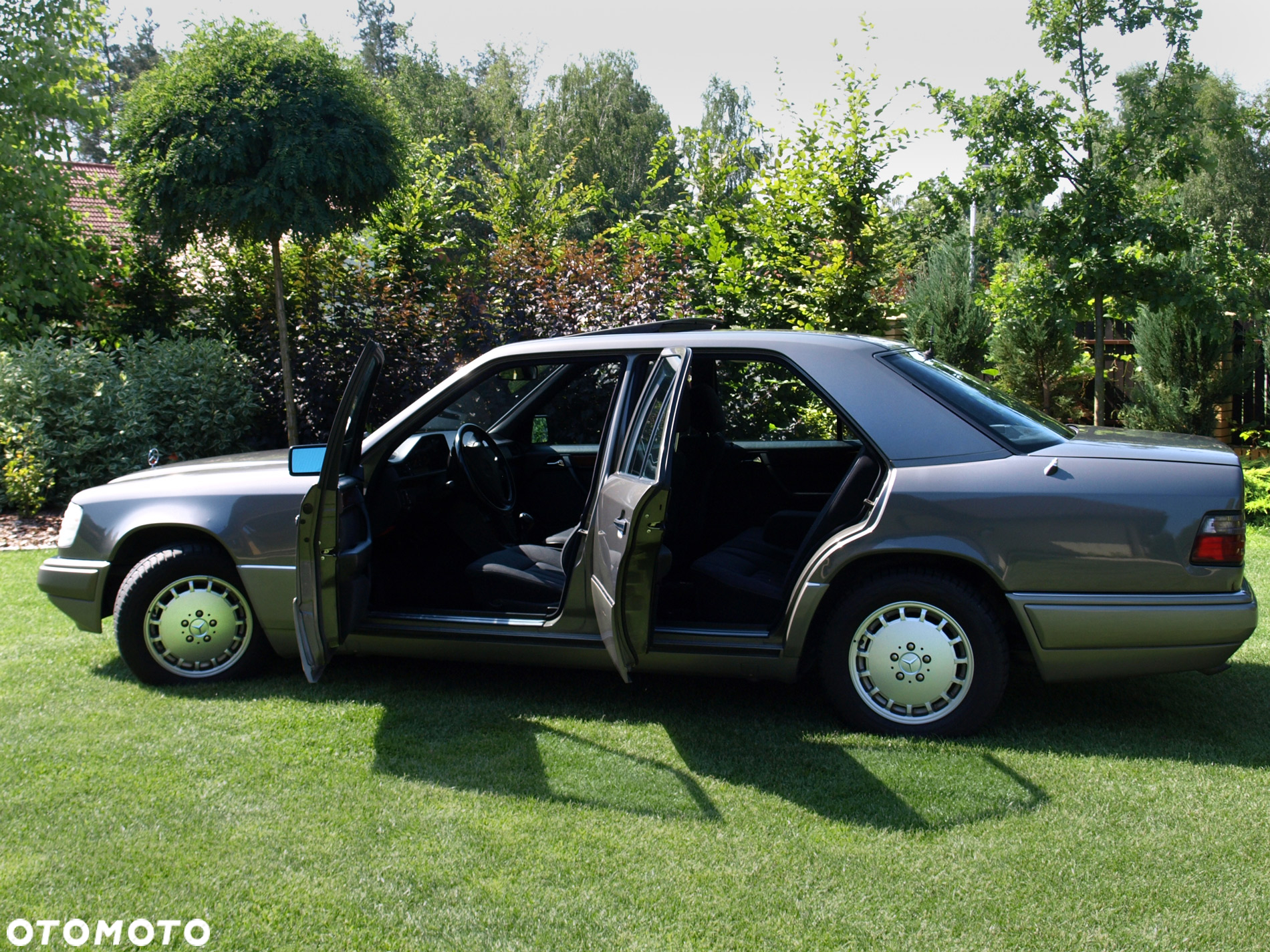 Mercedes-Benz Klasa E 300 D - 16