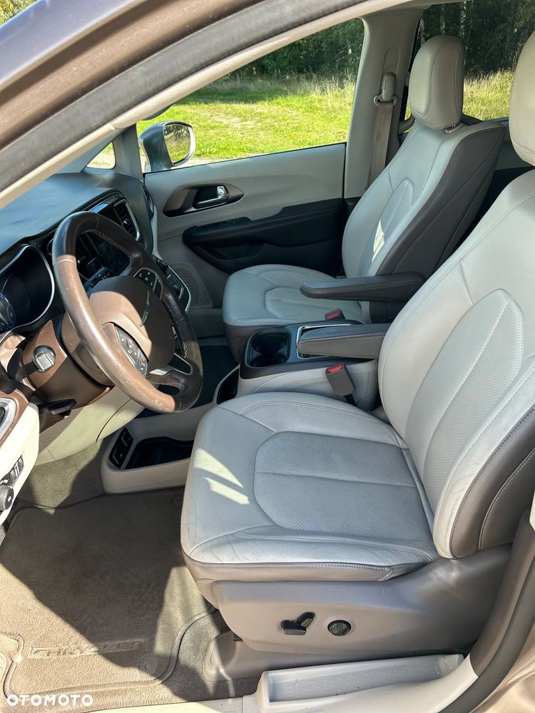 Chrysler Pacifica - 24