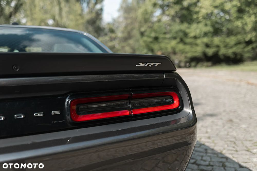 Dodge Challenger - 10