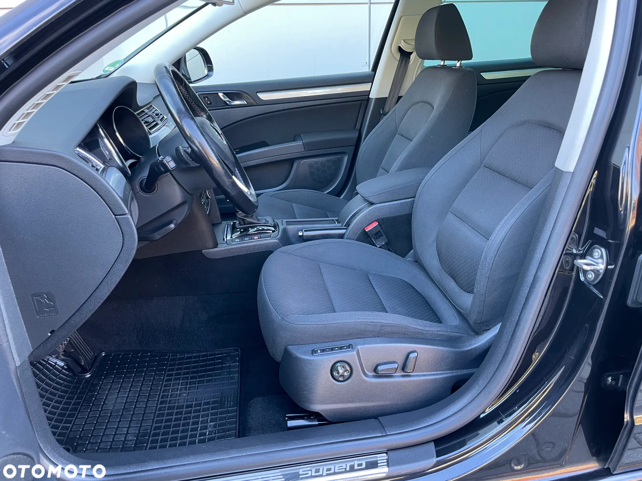 Skoda Superb 2.0 TDI Elegance DSG - 11