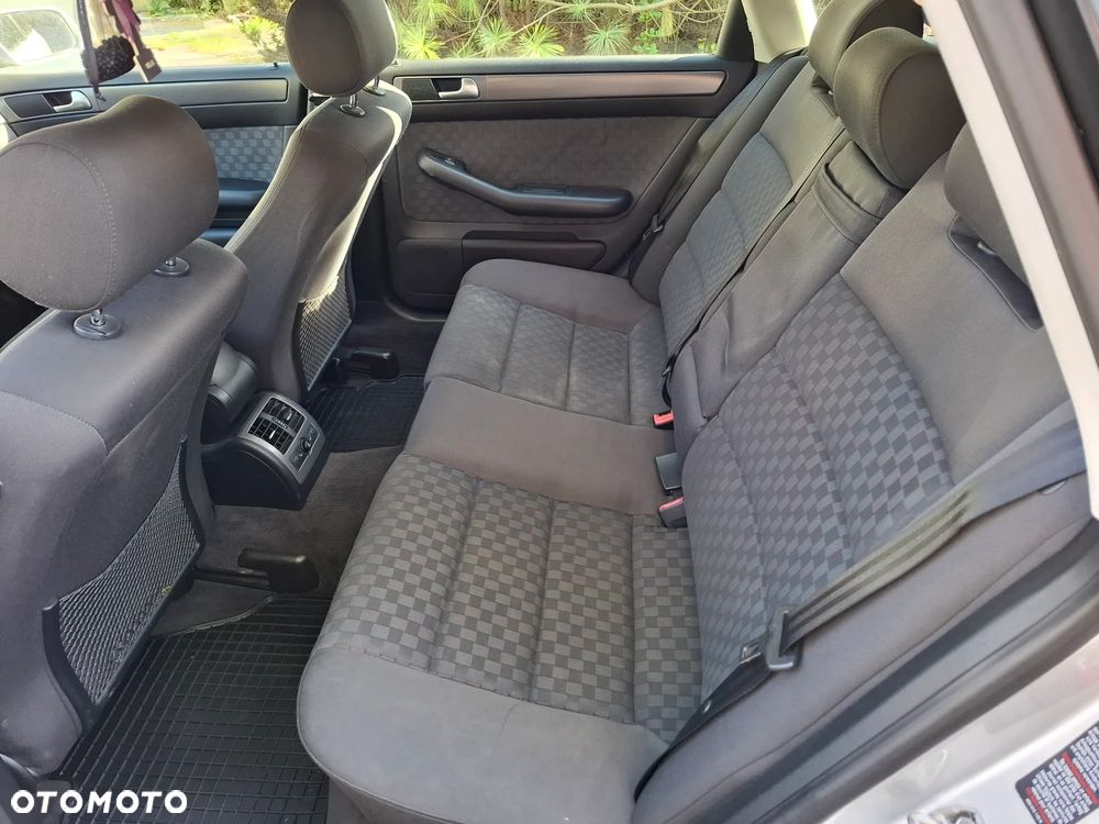 Audi A6 Avant 2.5 TDI - 12