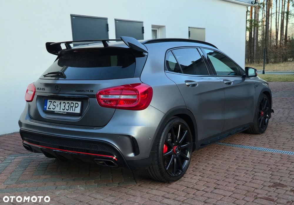 Mercedes-Benz GLA 45 AMG 4-Matic Edition 1 - 3