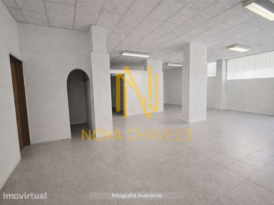 Loja 141 m² | 2 Divisões | 2 WCs | Elevado Potencial de Transformação - Grande imagem: 4/13