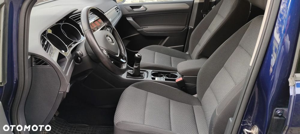 Volkswagen Touran - 16