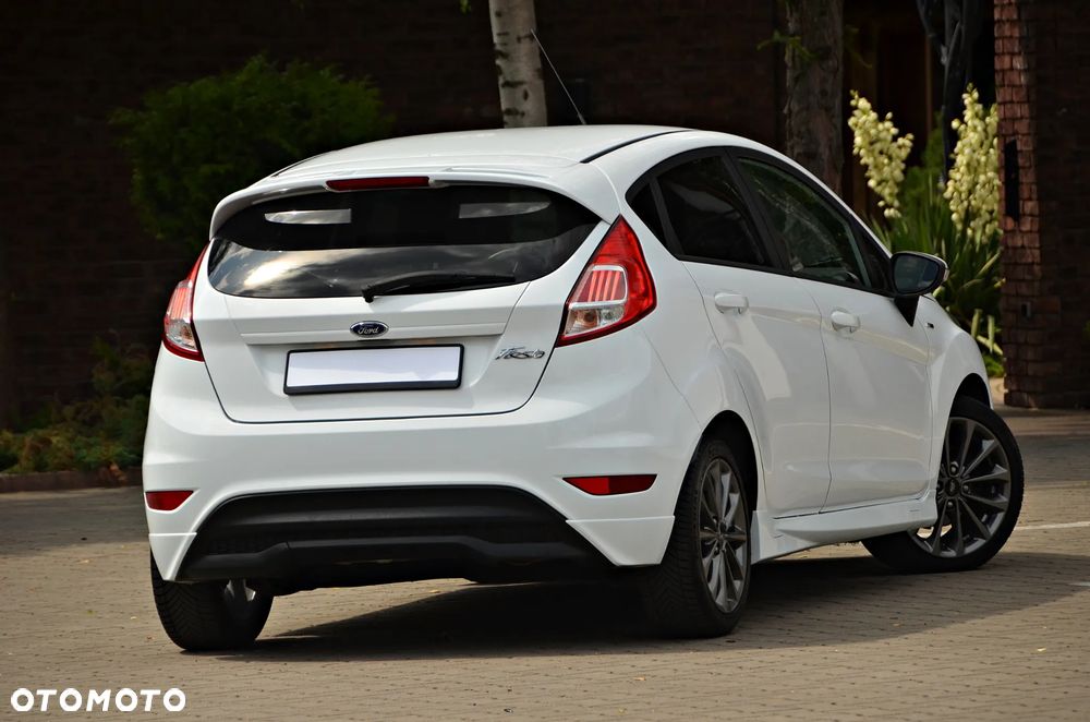 Ford Fiesta 1.5 TDCi ST&St Titanium - 23