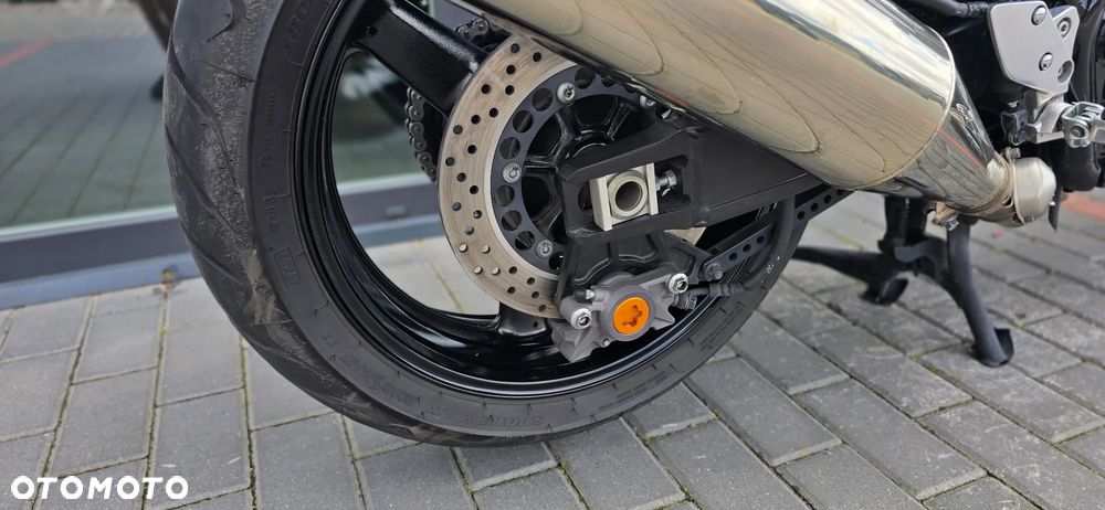 Yamaha XJR - 18